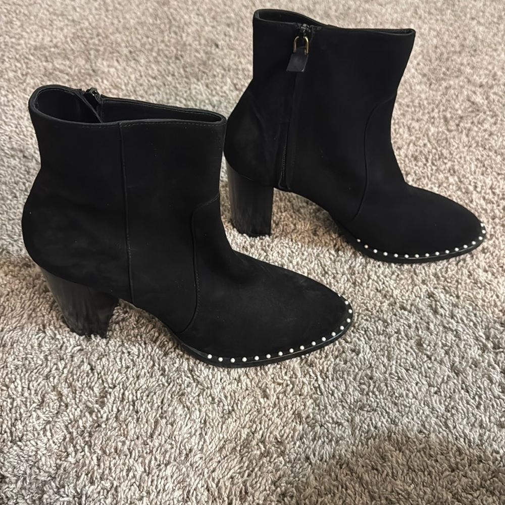 NWT Stuart Weitzman suede booties